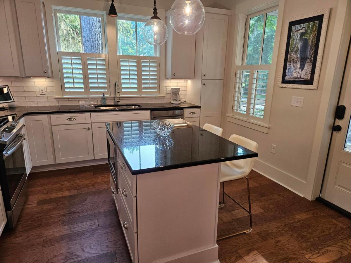 Low Country Cottage In Beautiful Habersham Бюфорт Екстериор снимка
